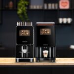 Kompakte Kaffeevollautomaten von Kaffee Partner nebeneinander