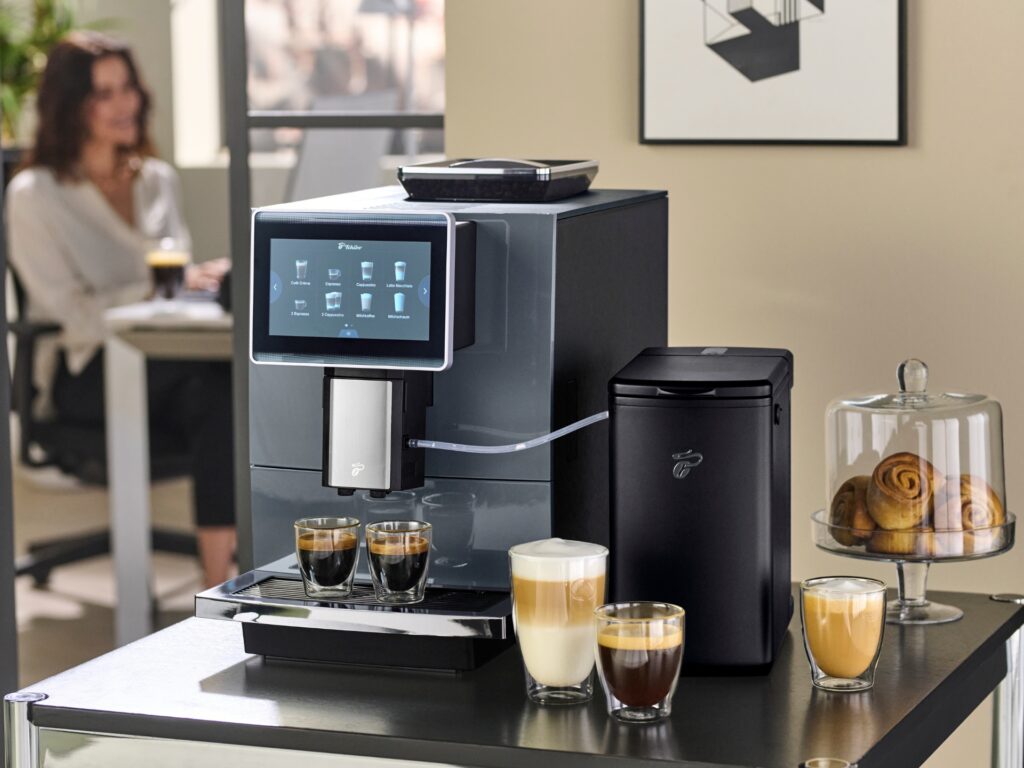 Tchibo Office Kaffeevollautomat mit Milchkühler
